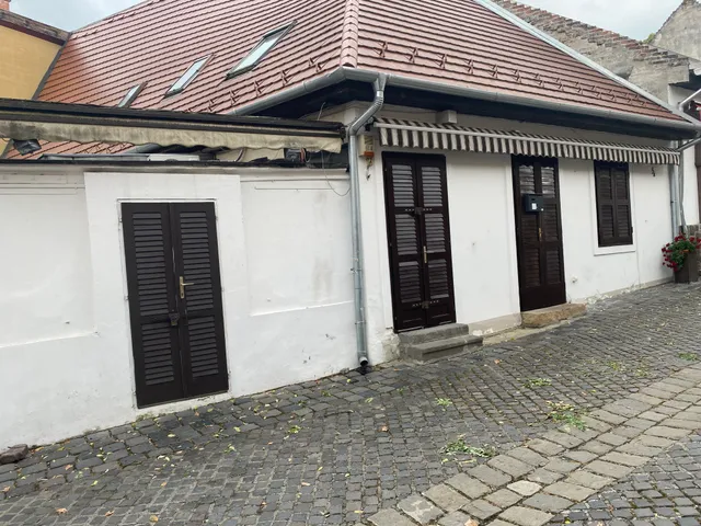 Eladó kereskedelmi és ipari ingatlan Szentendre 167 nm