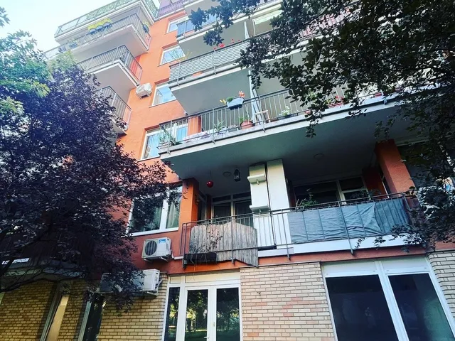 Kiadó kereskedelmi és ipari ingatlan Budapest XI. kerület, Nádorkert 226 nm