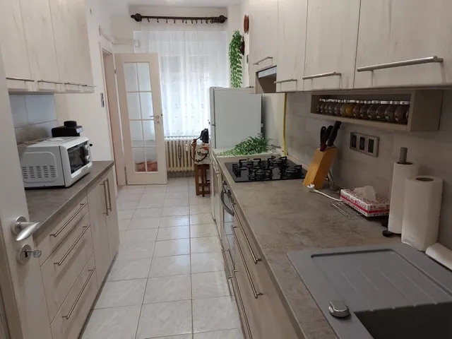 Kiadó lakás Pécs, Uránváros 61 nm