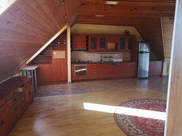 Kiadó lakás Pécs, Belváros 104 nm