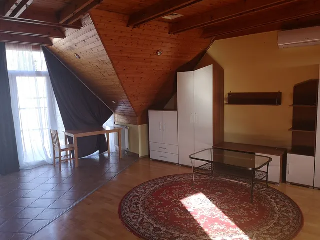 Kiadó lakás Pécs, Belváros 104 nm