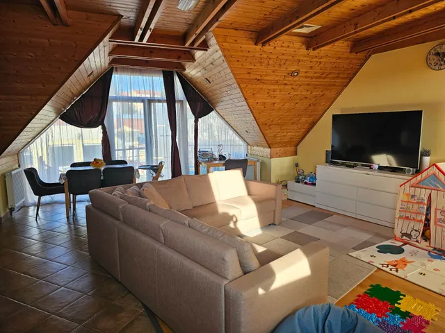 Kiadó lakás Pécs, Belváros 104 nm