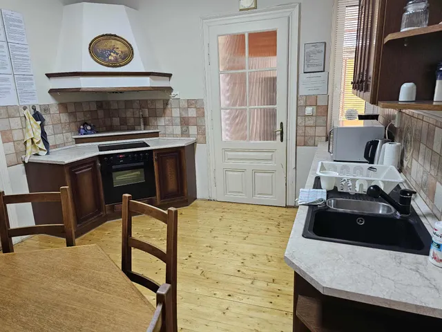 Kiadó lakás Pécs, Egyetemváros 120 nm