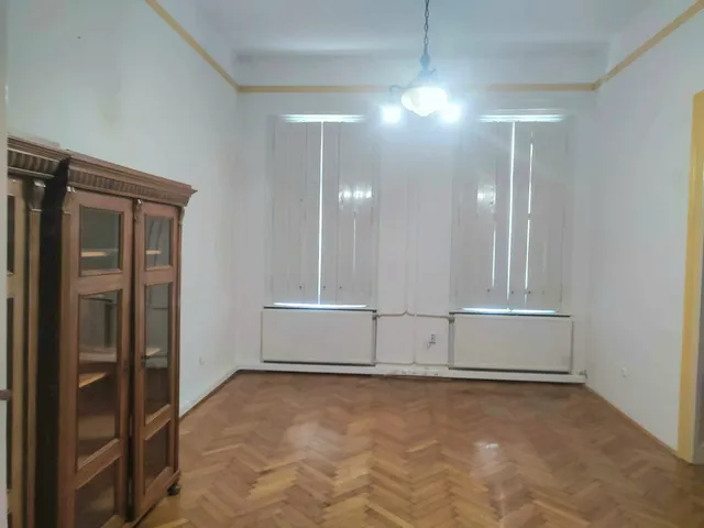 Kiadó lakás Pécs, Belváros 143 nm