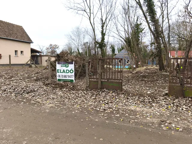 Eladó telek Dömsöd 605 nm