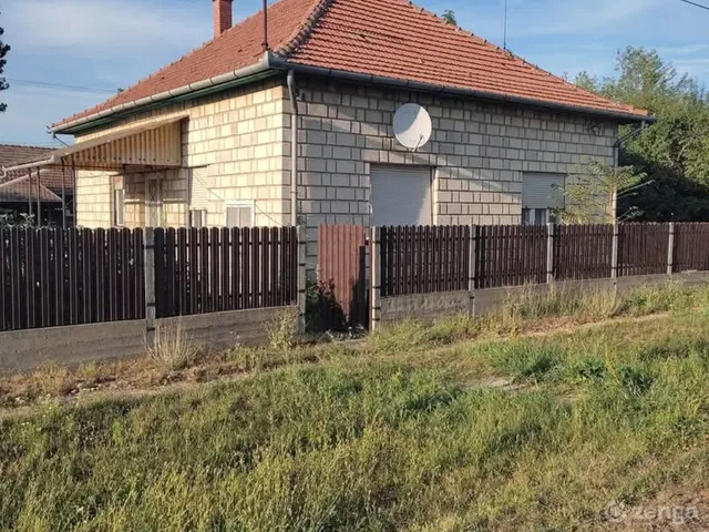 Eladó ház Kenderes 100 nm