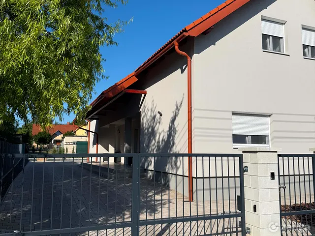 Eladó ház Veszprém, Újtelep 240 nm