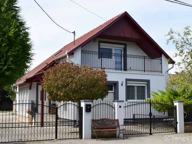 Eladó ház Makó, Gerizdes 143 nm