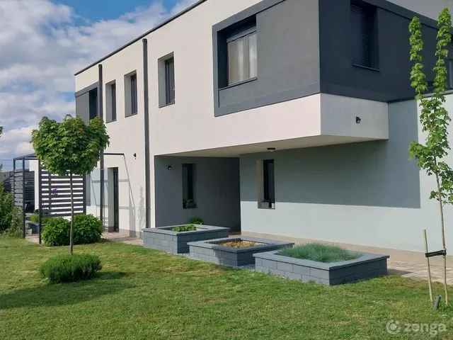 Eladó ház Székesfehérvár, Harmatosvölgy 217 nm