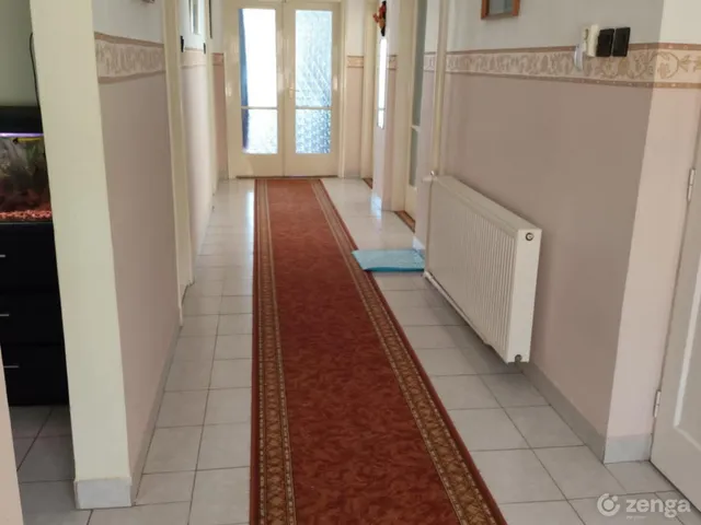 Eladó ház Újszász 261 nm