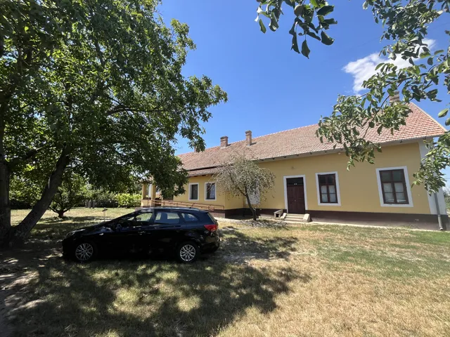 Eladó ház Mezőhegyes 400 nm