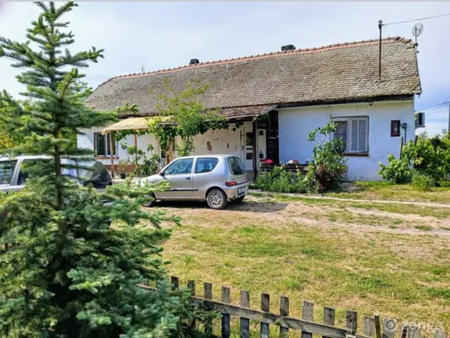 Eladó ház Kunpeszér 77 nm