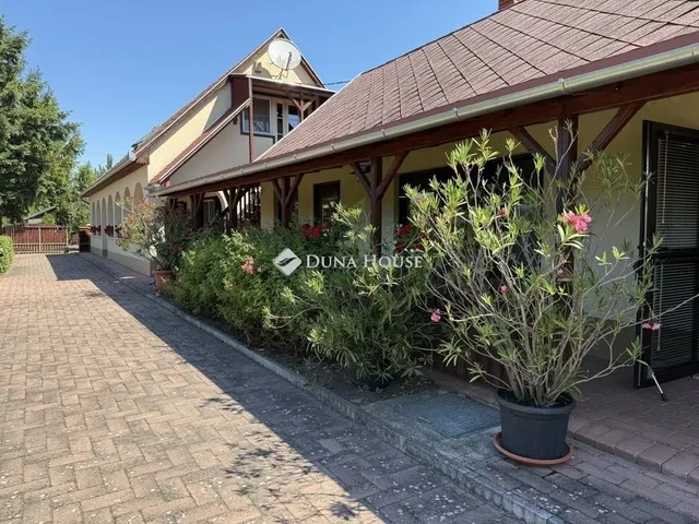 Eladó ház Balatonfenyves 210 nm