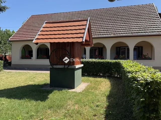 Eladó ház Balatonfenyves 210 nm