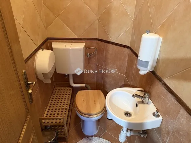 Eladó ház Balatonfenyves 210 nm