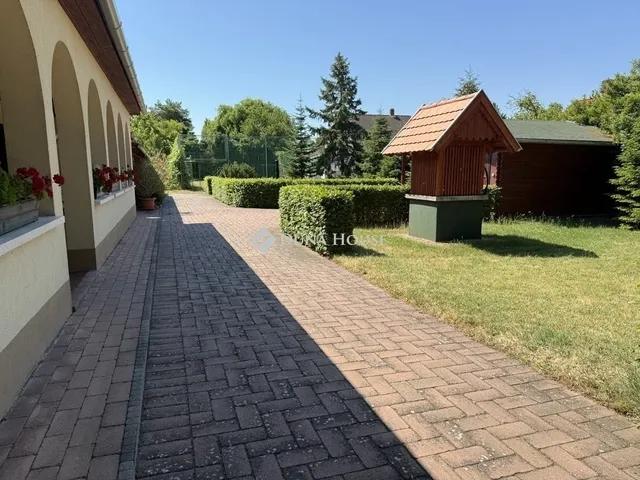 Eladó ház Balatonfenyves 210 nm