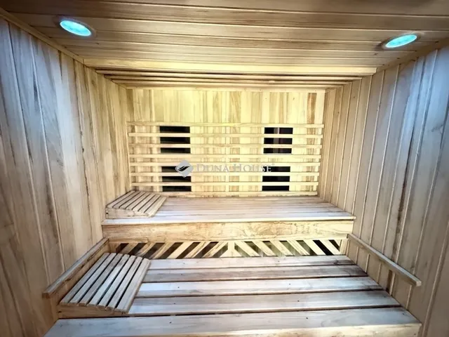 Eladó ház Balatonfenyves 210 nm