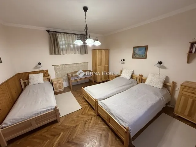 Eladó ház Balatonfenyves 210 nm