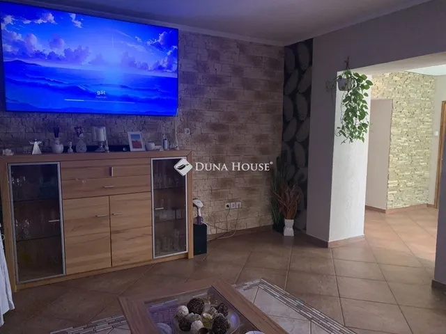 Eladó ház Hőgyész 164 nm