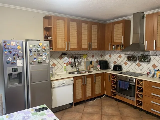 Eladó ház Hőgyész 164 nm