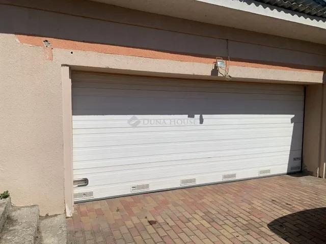 Eladó ház Hőgyész 164 nm
