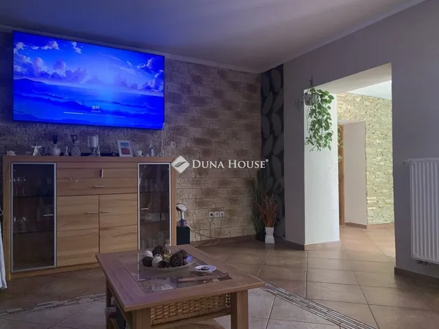 Eladó ház Hőgyész 164 nm