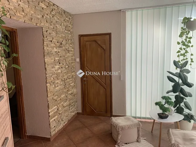 Eladó ház Hőgyész 164 nm