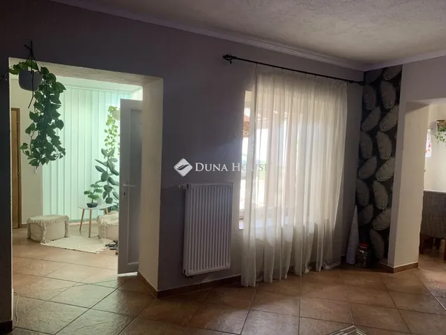 Eladó ház Hőgyész 164 nm