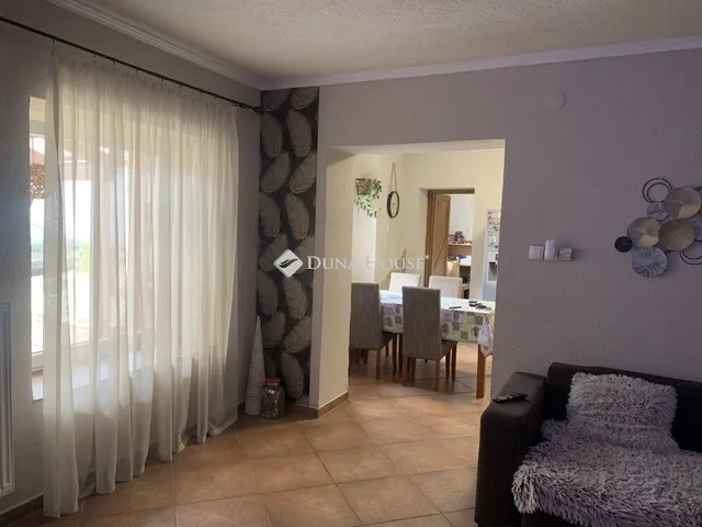 Eladó ház Hőgyész 164 nm