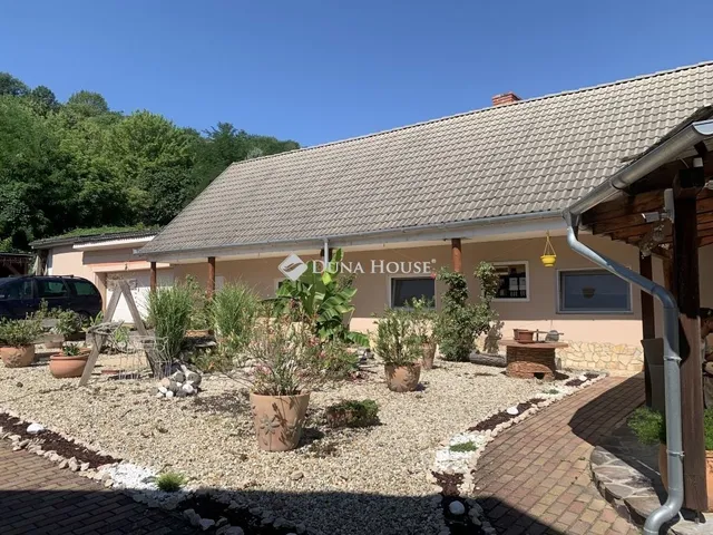 Eladó ház Hőgyész 164 nm