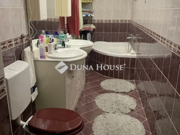 Eladó ház Hőgyész 164 nm