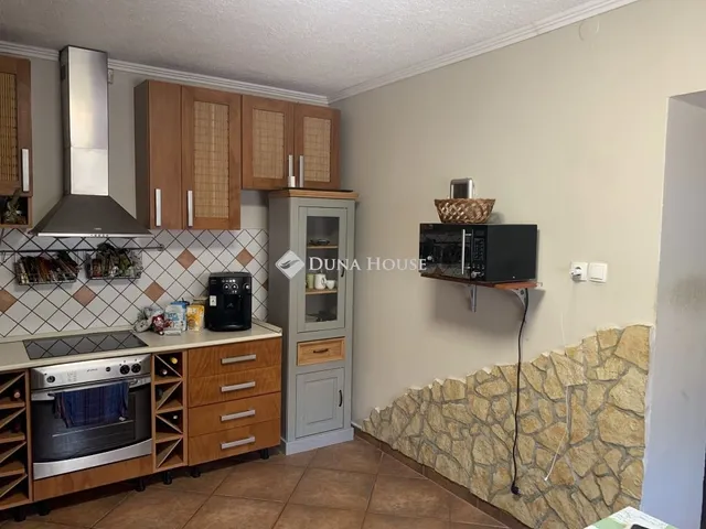 Eladó ház Hőgyész 164 nm