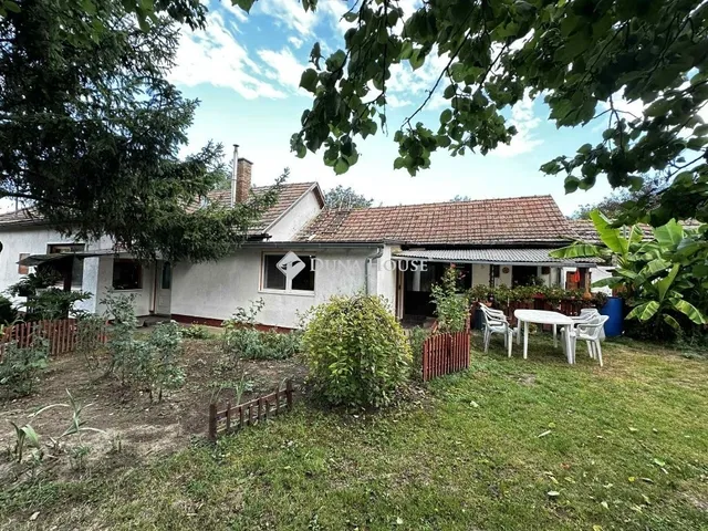 Eladó ház Újireg 107 nm