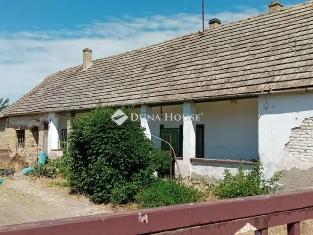 Eladó ház Pincehely 50 nm