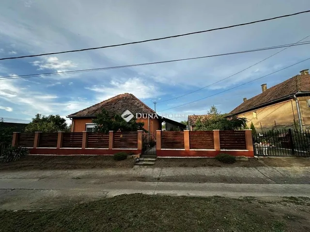 Eladó ház Pincehely 70 nm