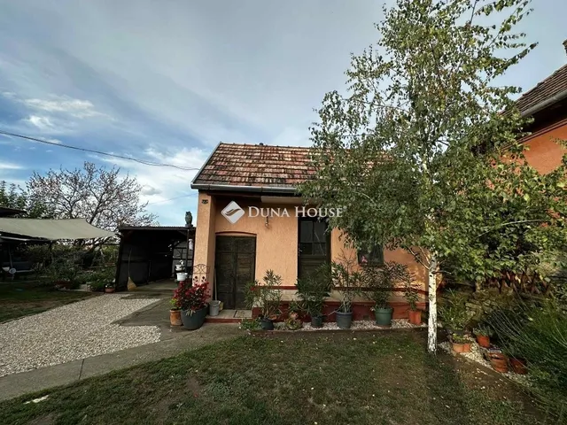 Eladó ház Pincehely 70 nm