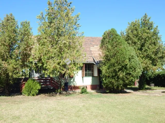 Eladó üdülő és hétvégi ház Enying 140 nm