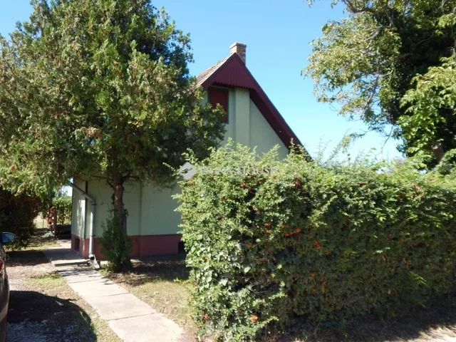 Eladó üdülő és hétvégi ház Enying 140 nm