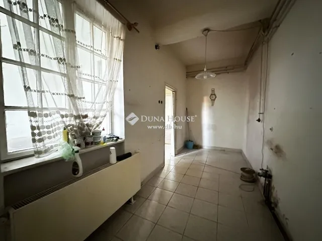 Eladó lakás Tamási 54 nm