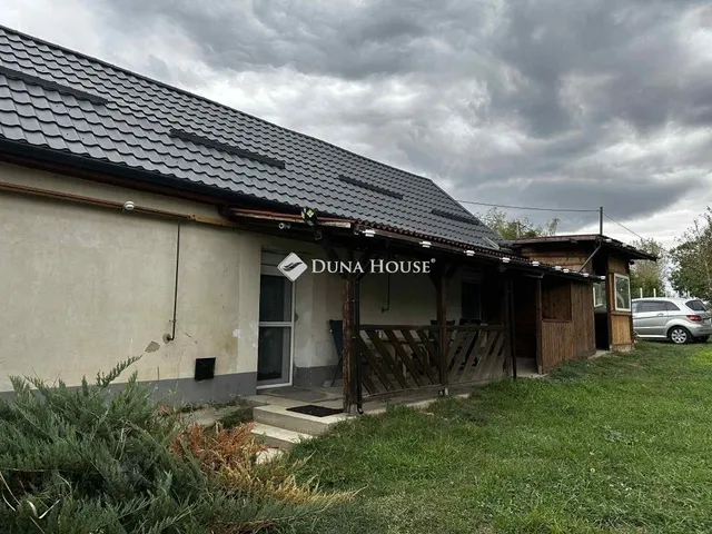 Eladó ház Felsőnyék 67 nm