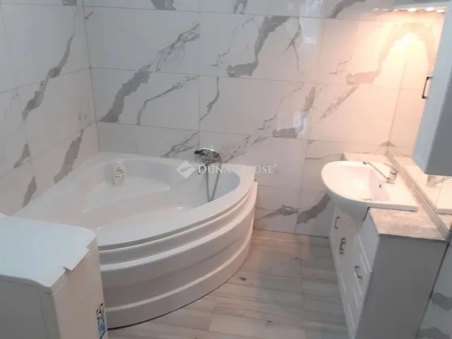 Eladó ház Ádánd 180 nm