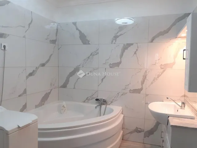 Eladó ház Ádánd 180 nm