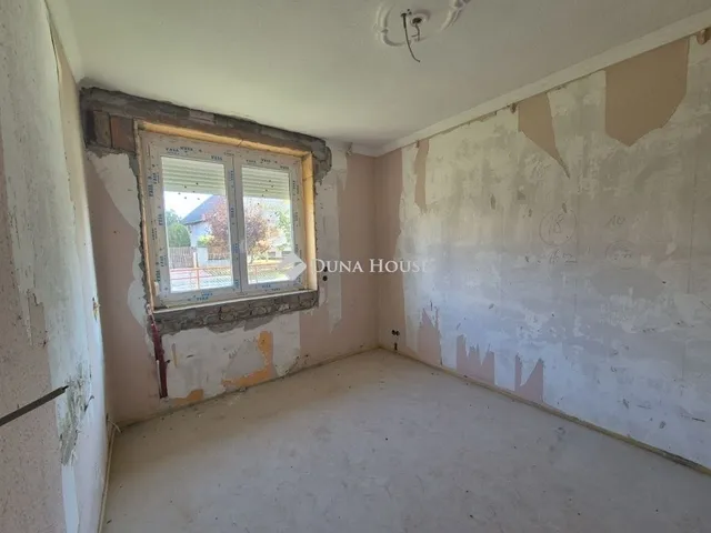 Eladó ház Enying 130 nm