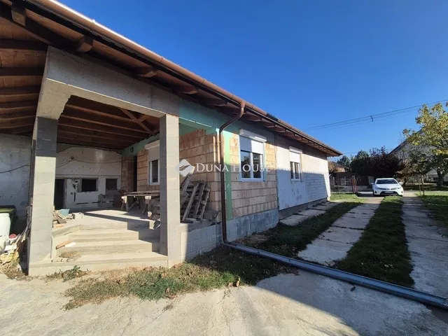 Eladó ház Enying 130 nm