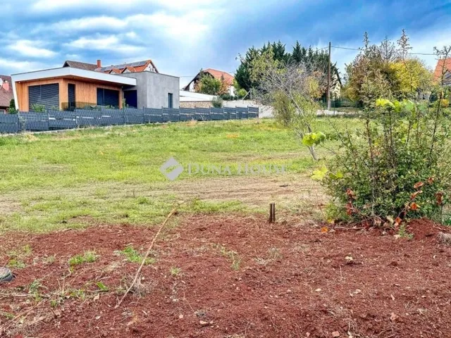 Eladó telek Balatonalmádi 710 nm