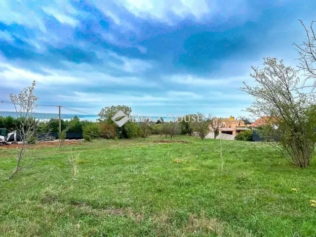 Eladó telek Balatonalmádi 734 nm