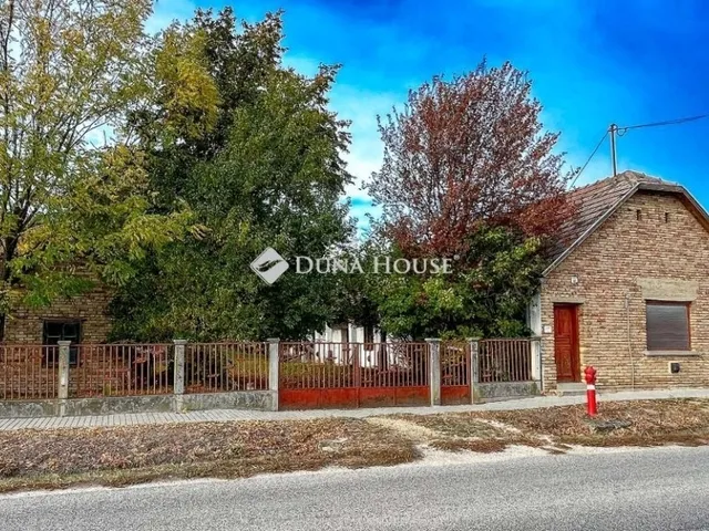 Eladó ház Lajoskomárom 90 nm