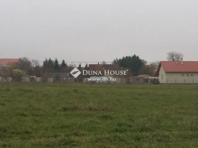 Eladó telek Kőröshegy 1739 nm