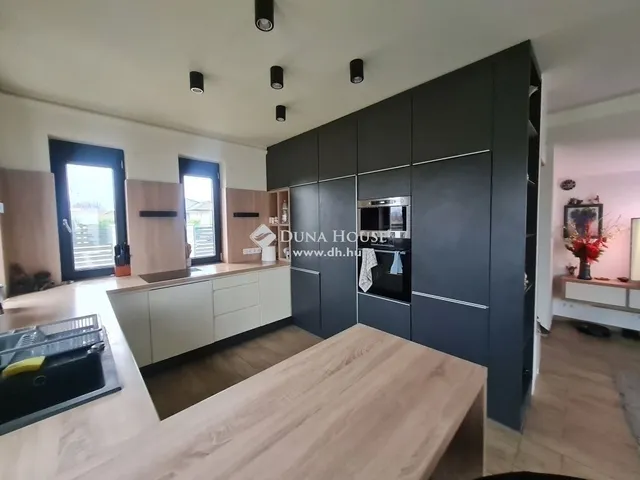 Eladó ház Siófok 211 nm