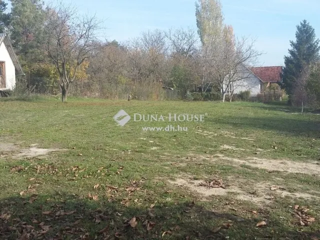 Eladó telek Balatonfőkajár 1520 nm